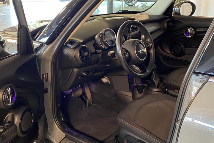 Grå Mini Cooper fra 2017