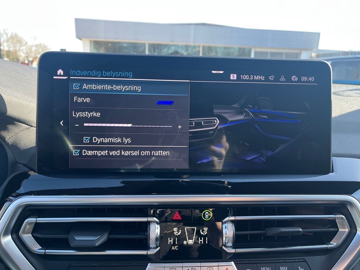 Grå BMW iX3 fra 2023