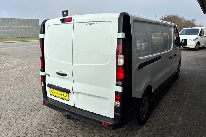 Hvid Fiat Talento fra 2016 set udefra