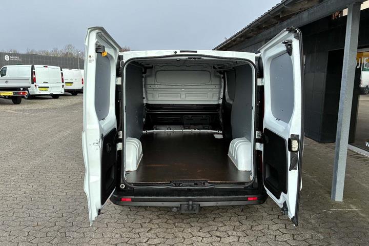 Hvid Fiat Talento fra 2016 set udefra