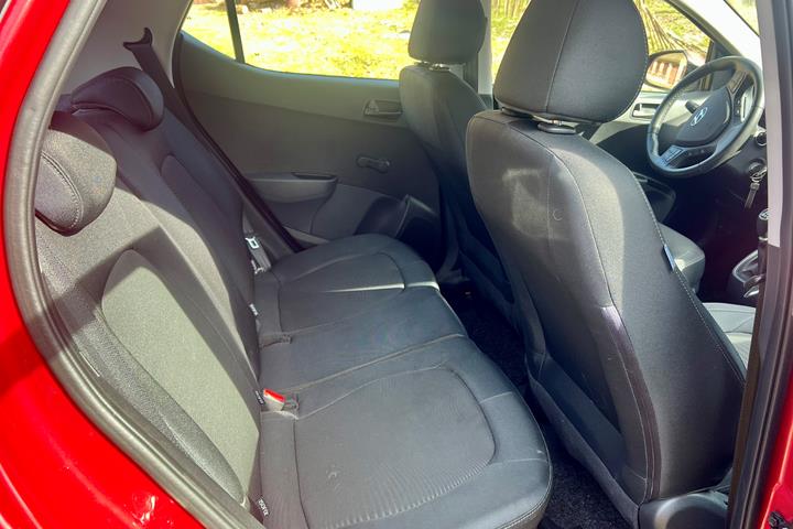 Rød Hyundai i10 fra 2019