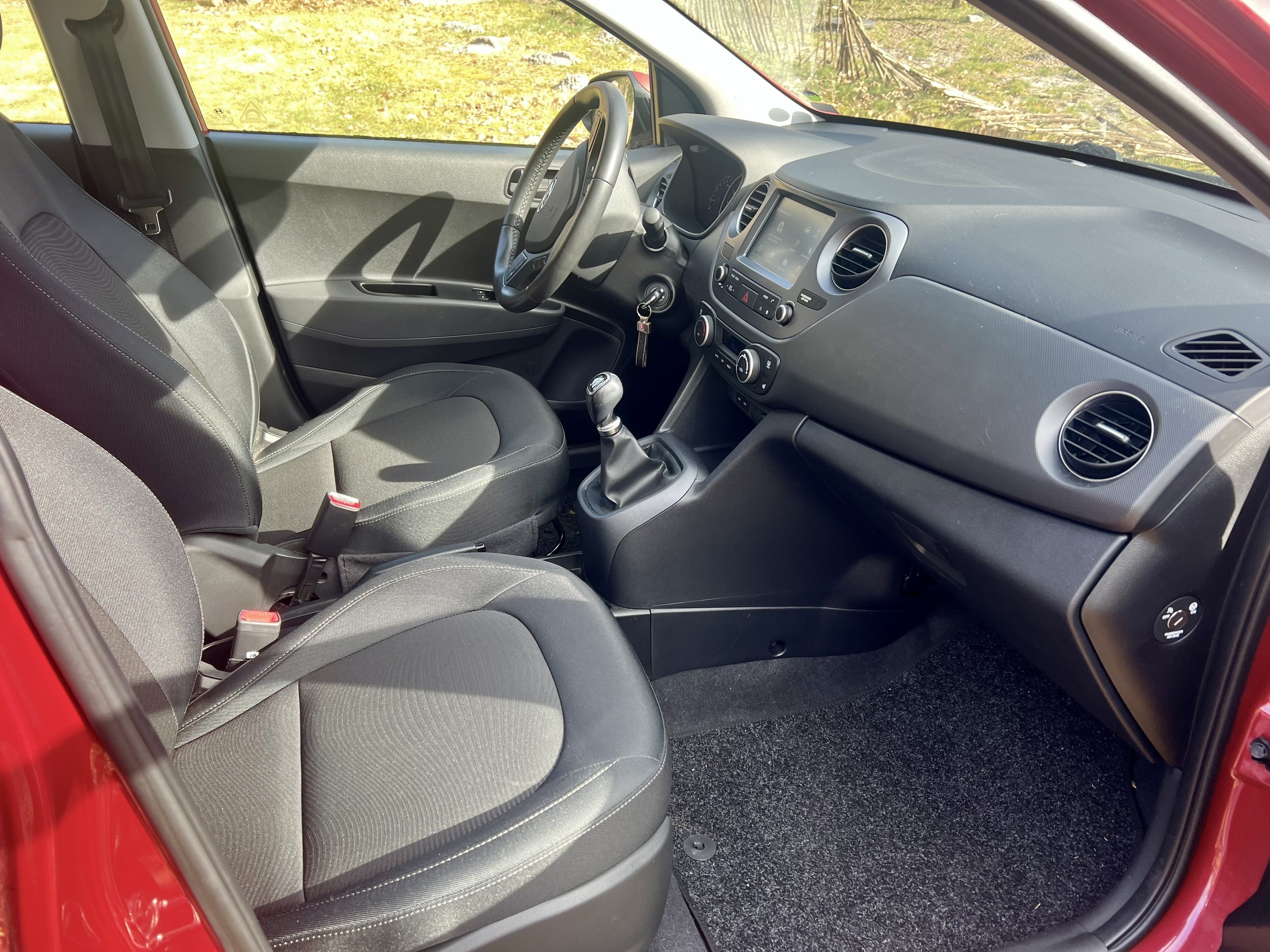 Rød Hyundai i10 fra 2019