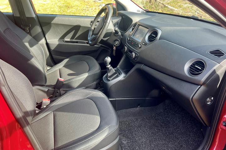 Rød Hyundai i10 fra 2019