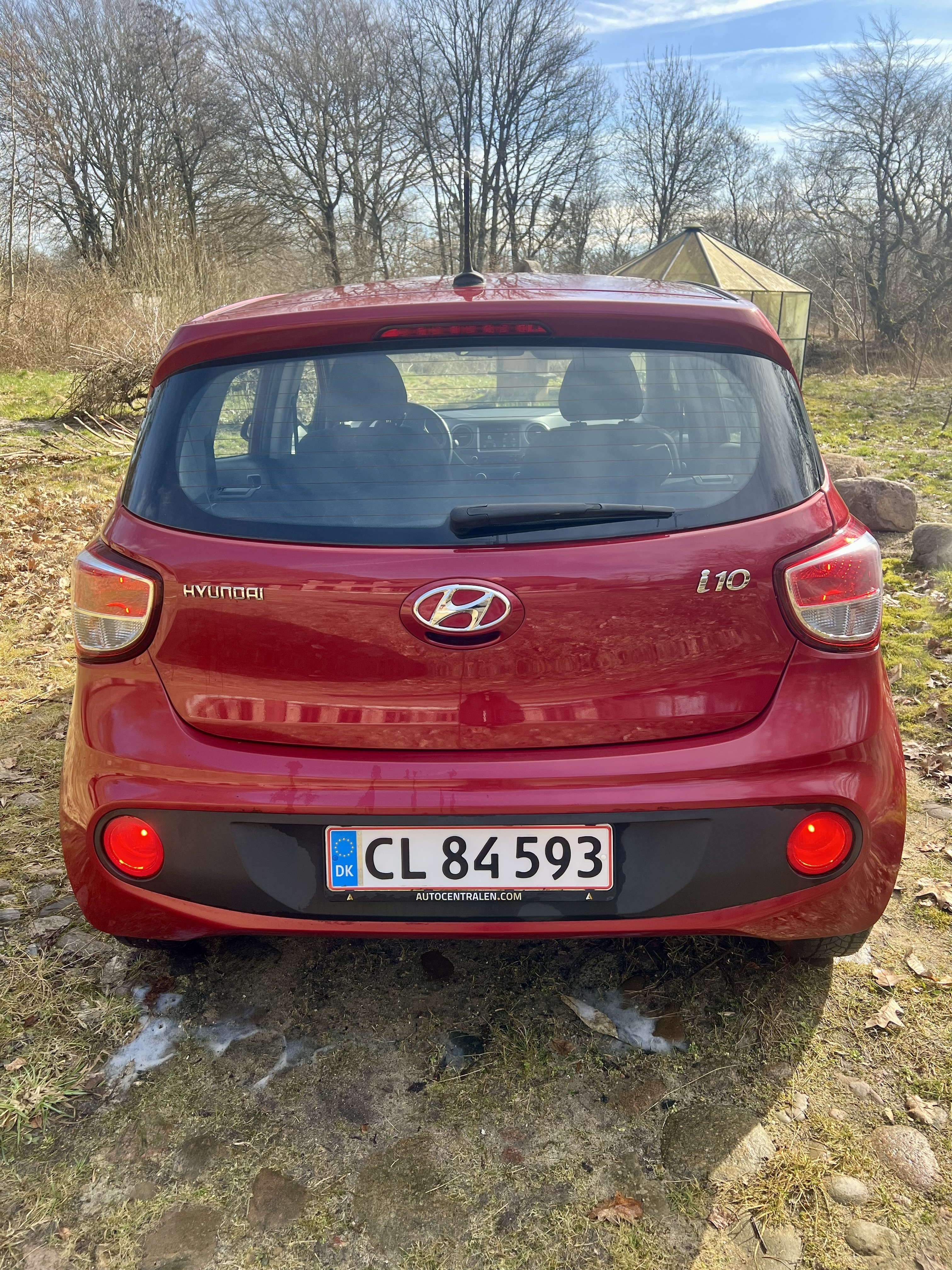 Rød Hyundai i10 fra 2019