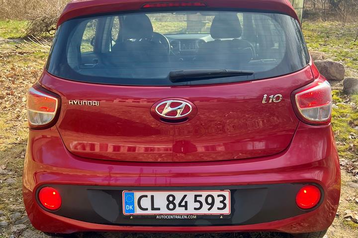 Rød Hyundai i10 fra 2019