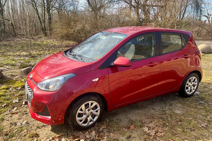 Rød Hyundai i10 fra 2019