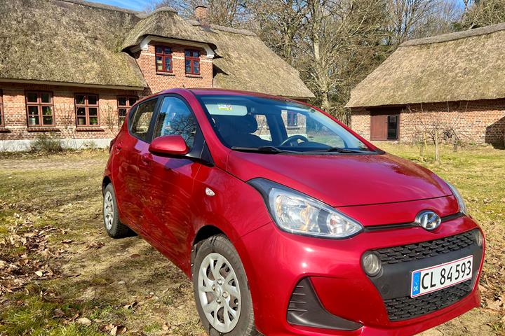 Rød Hyundai i10 fra 2019