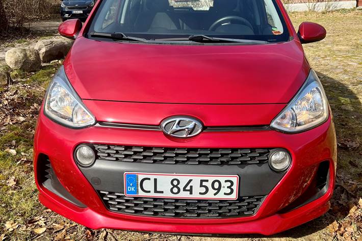 Rød Hyundai i10 fra 2019