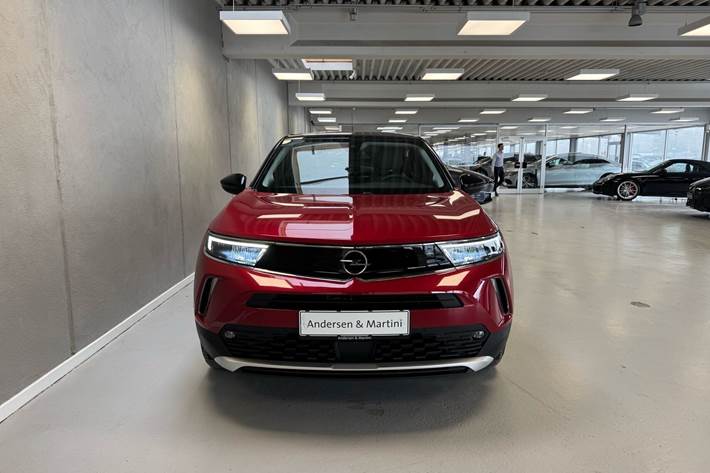 Rød Opel Mokka-e fra 2023