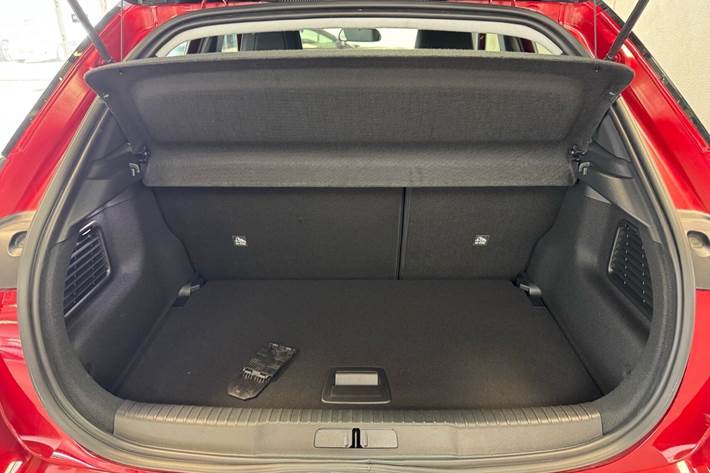 Rød Opel Mokka-e fra 2023