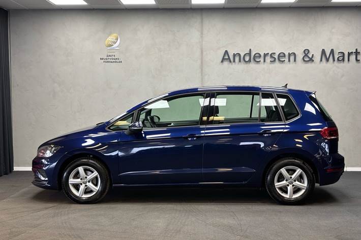 Blå VW Golf Sportsvan fra 2018