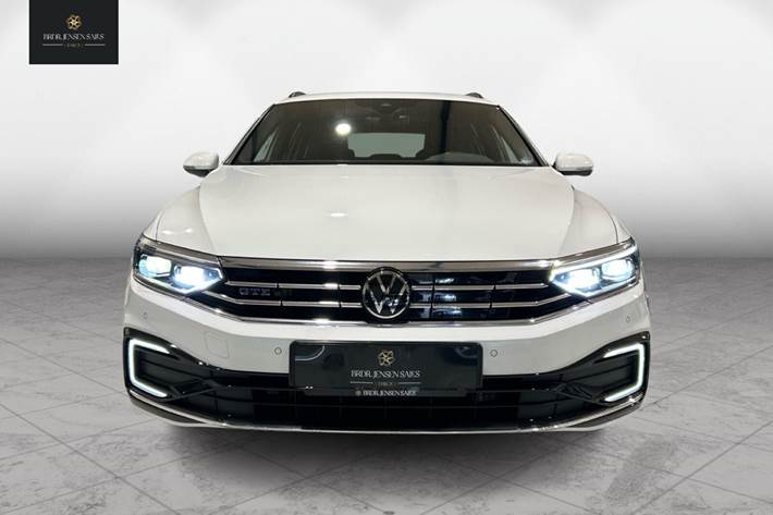 Hvid VW Passat fra 2022