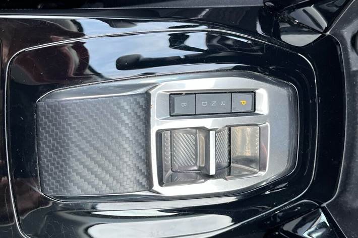 Hvid Peugeot e-2008 fra 2022