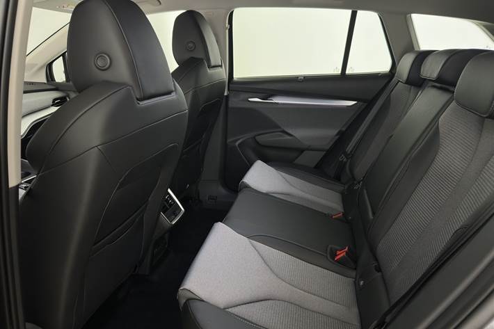 Grå Skoda Enyaq fra 2026