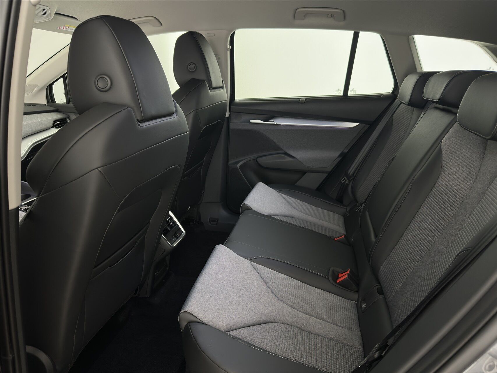 Grå Skoda Enyaq fra 2026