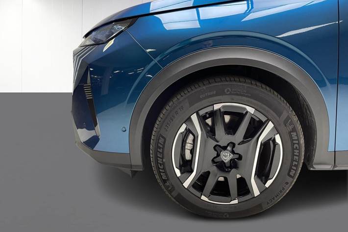 Blå Peugeot e-5008 fra 2025