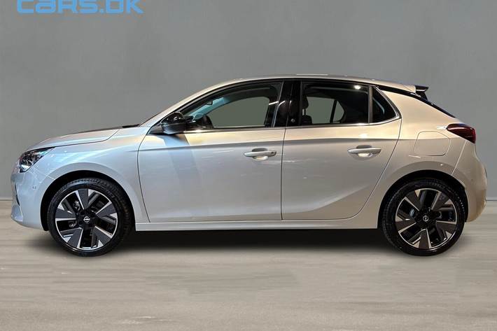 Grå Opel Corsa-e fra 2024