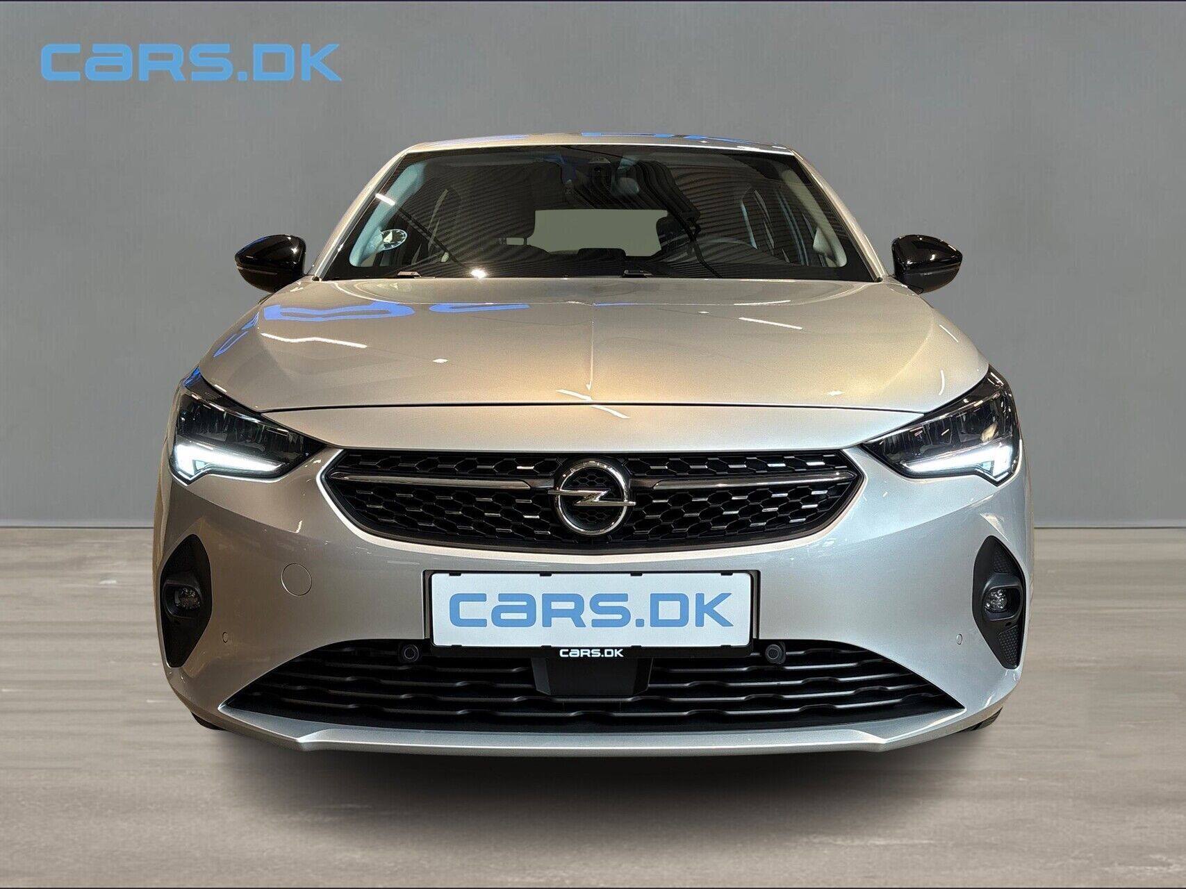 Grå Opel Corsa-e fra 2024 set udefra