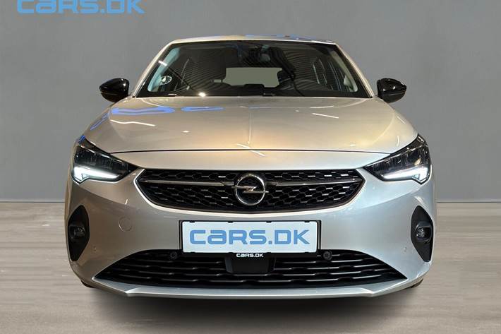 Grå Opel Corsa-e fra 2024 set udefra