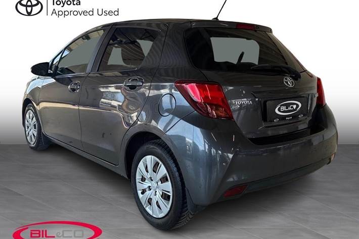 Sort Toyota Yaris fra 2015