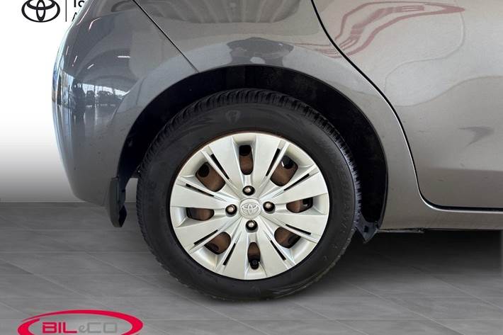 Sort Toyota Yaris fra 2015