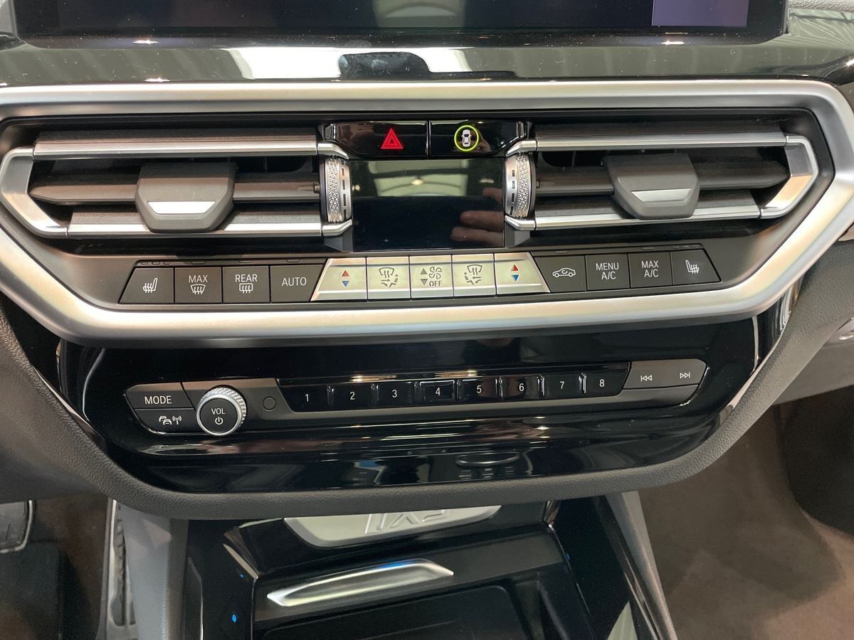 Sort BMW iX3 fra 2023