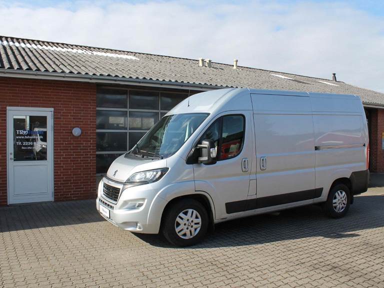 Peugeot Boxer 335 2,2 BlueHDi 165 L2H2 Ultimate