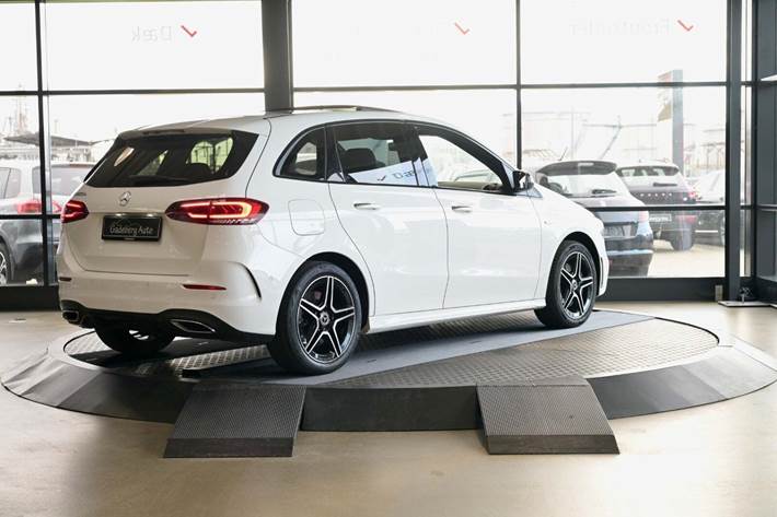 Sort Mercedes B250 e fra 2021