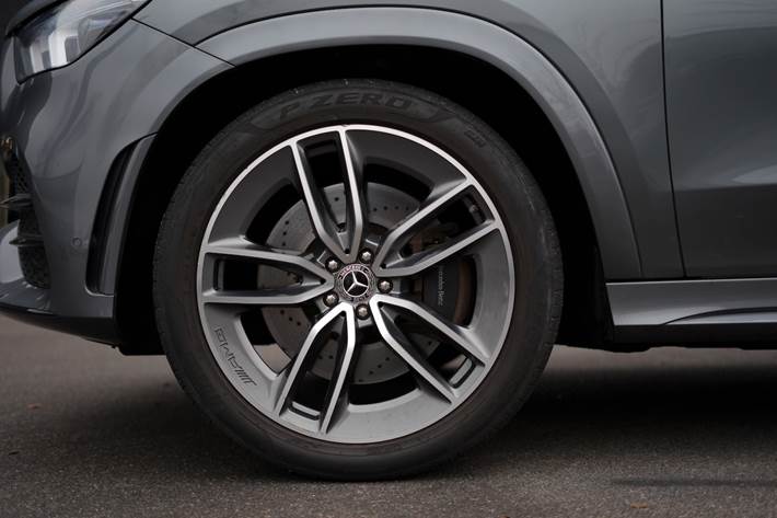 Grå Mercedes GLE350 de fra 2021