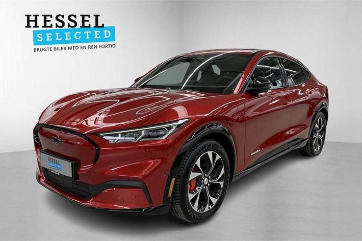 Rød Ford Mustang Mach-E fra 2023
