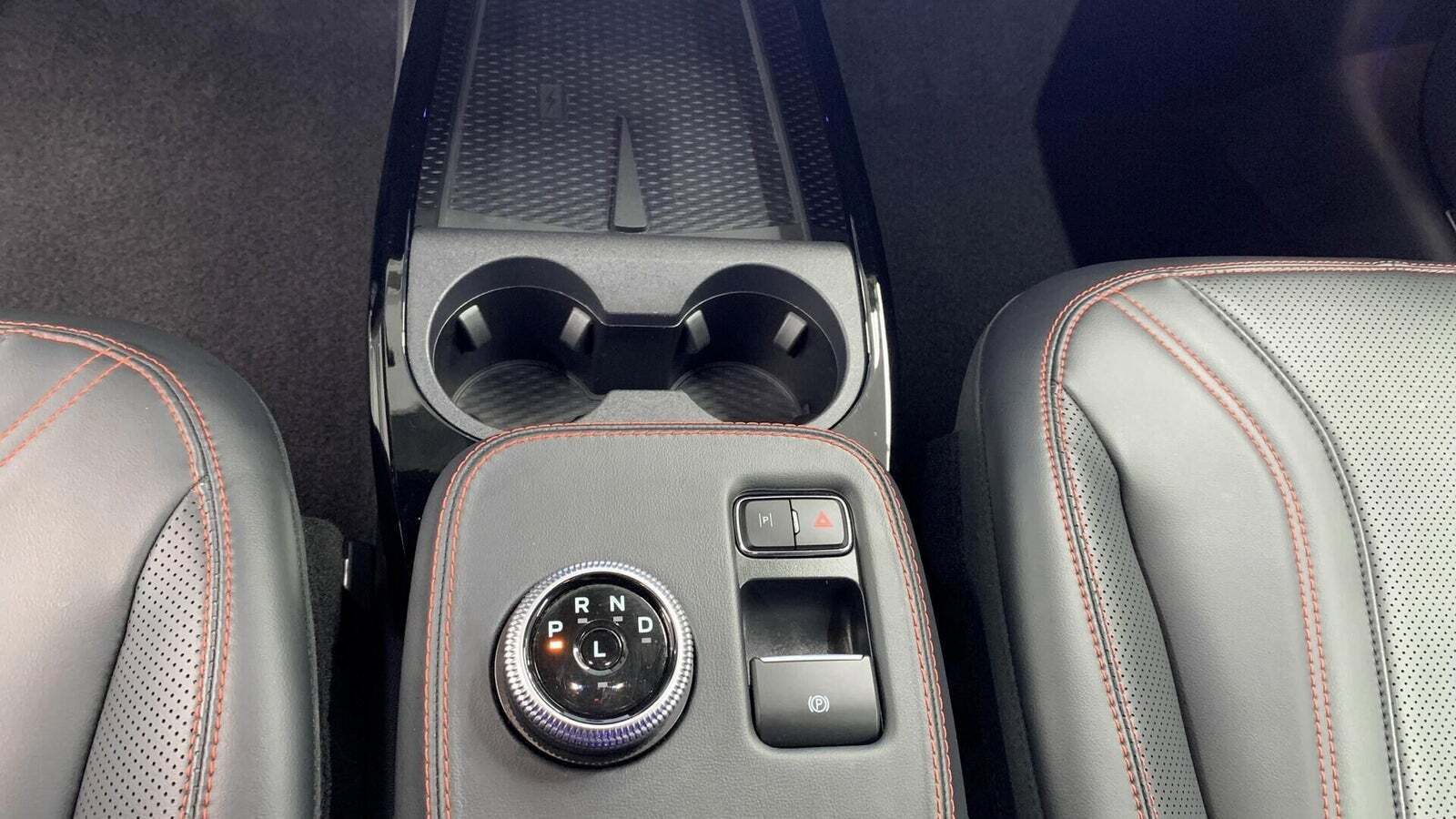 Rød Ford Mustang Mach-E fra 2023