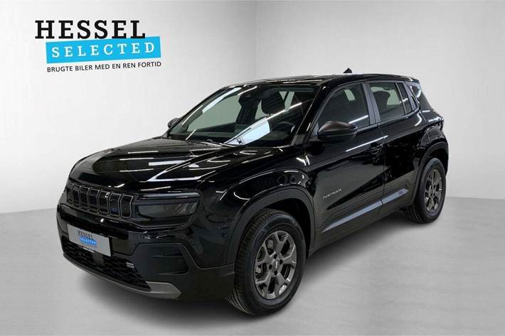 Sort Jeep Avenger fra 2023 set udefra