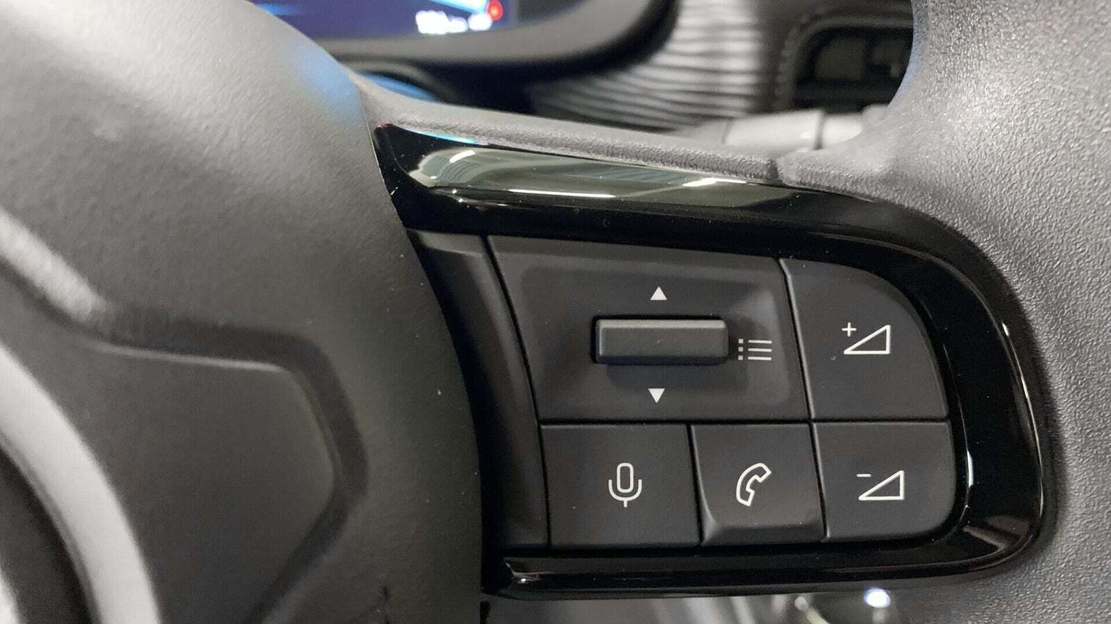 Sort Jeep Avenger fra 2023