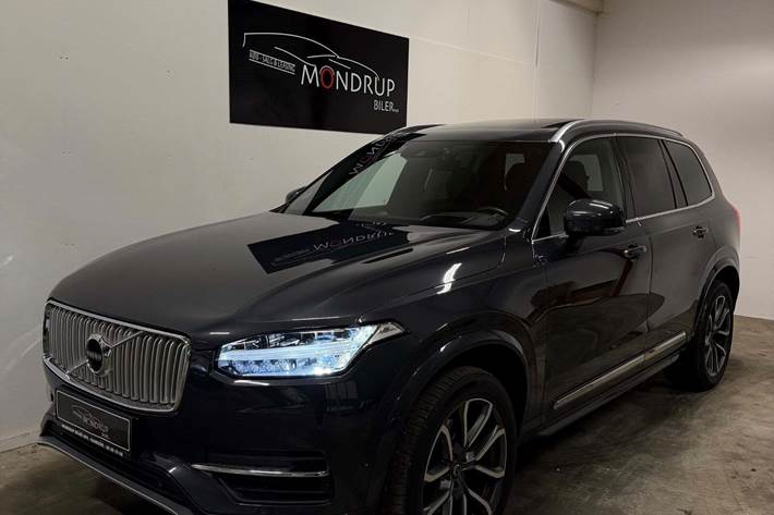 Grå Volvo XC90 fra 2017 set udefra