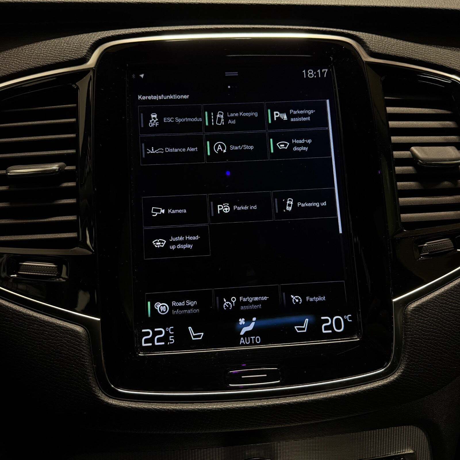 Grå Volvo XC90 fra 2017