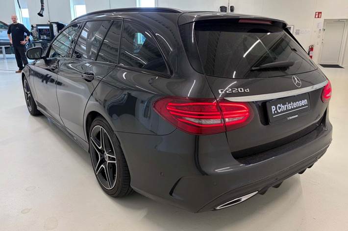Grå Mercedes C220 d fra 2021