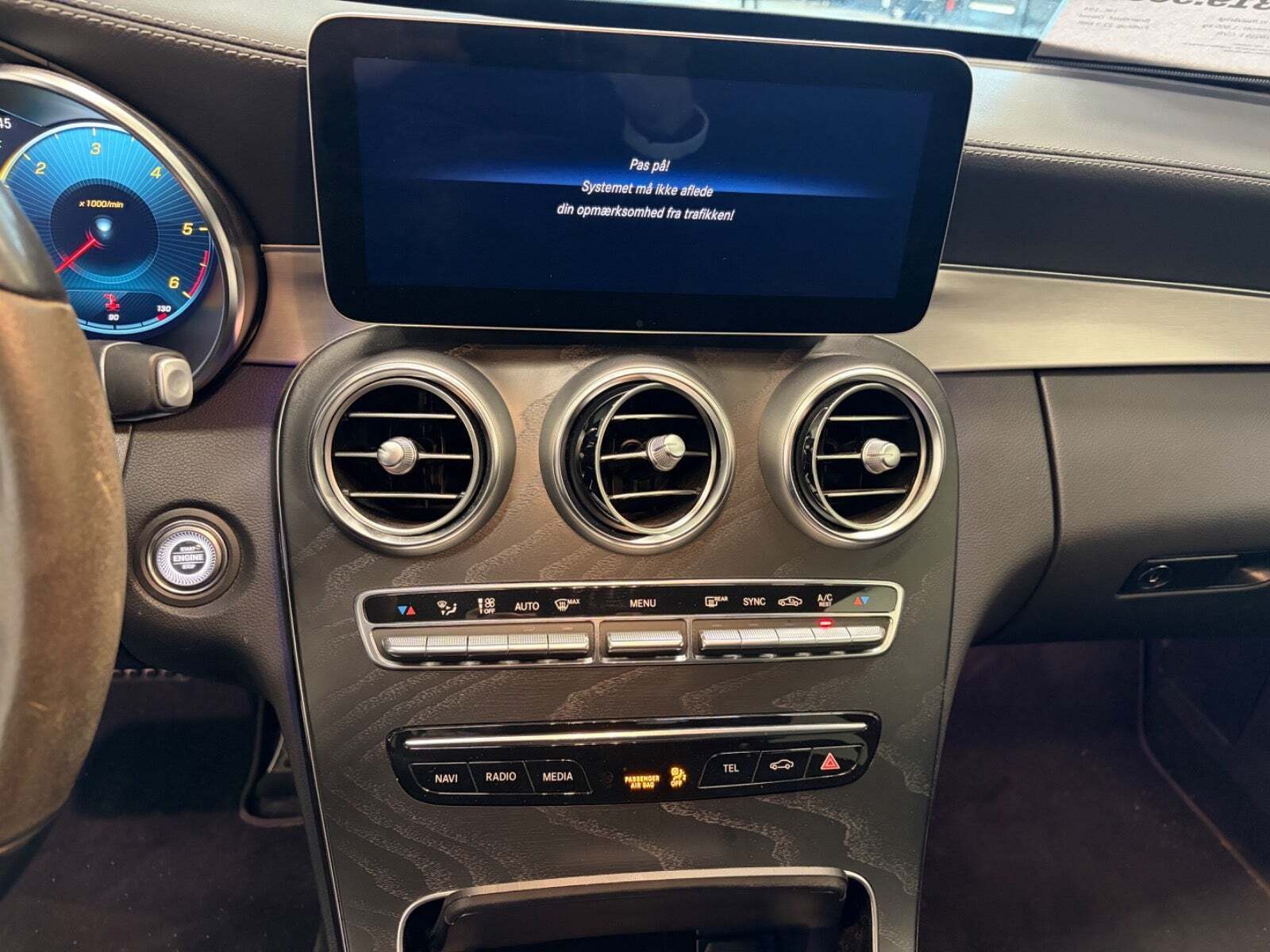 Grå Mercedes C220 d fra 2021