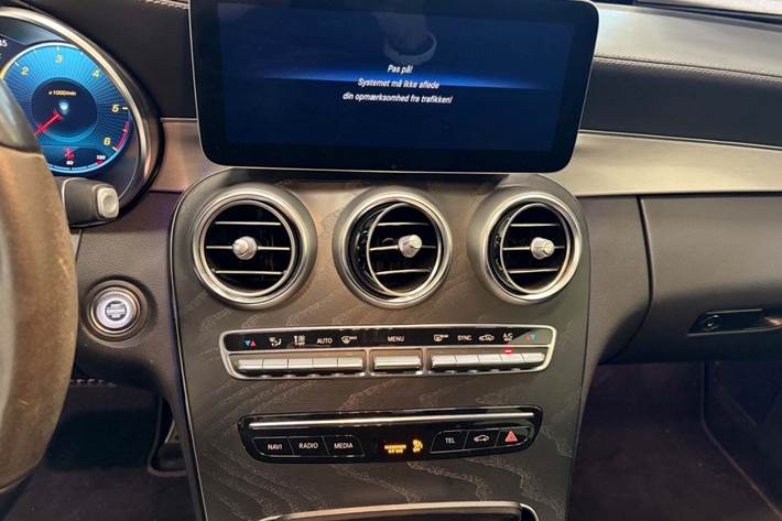 Grå Mercedes C220 d fra 2021