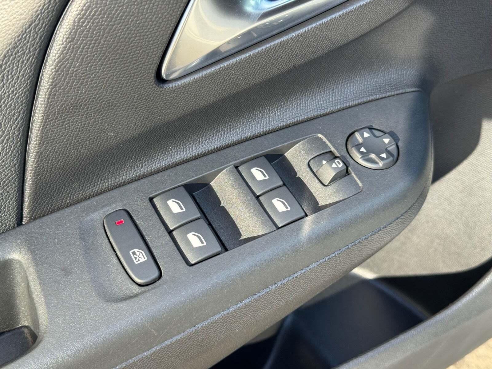 Hvid Opel Corsa-e fra 2023