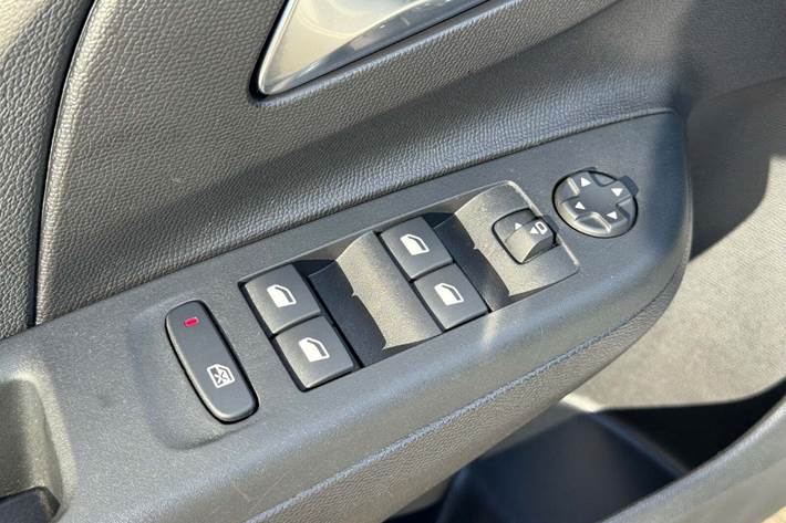 Hvid Opel Corsa-e fra 2023