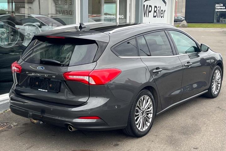 Grå Ford Focus fra 2019
