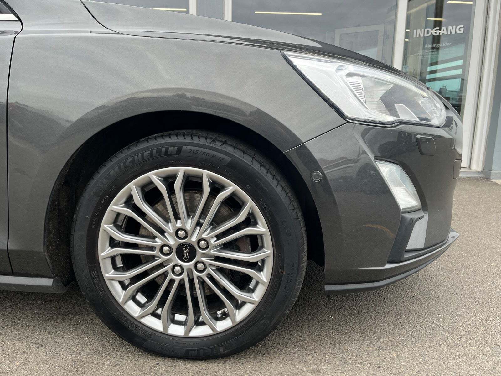 Grå Ford Focus fra 2019
