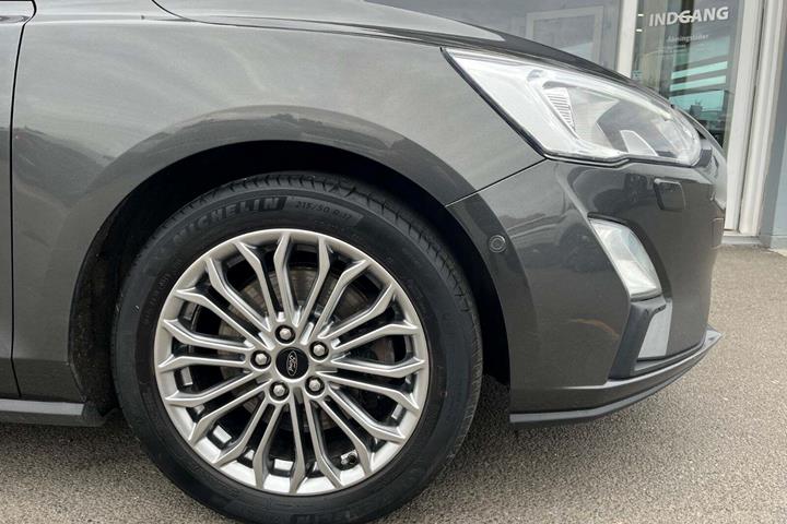 Grå Ford Focus fra 2019