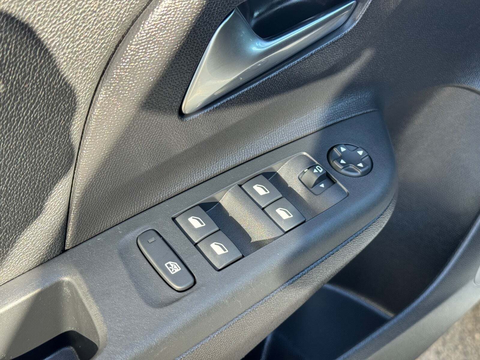 Hvid Opel Corsa-e fra 2023