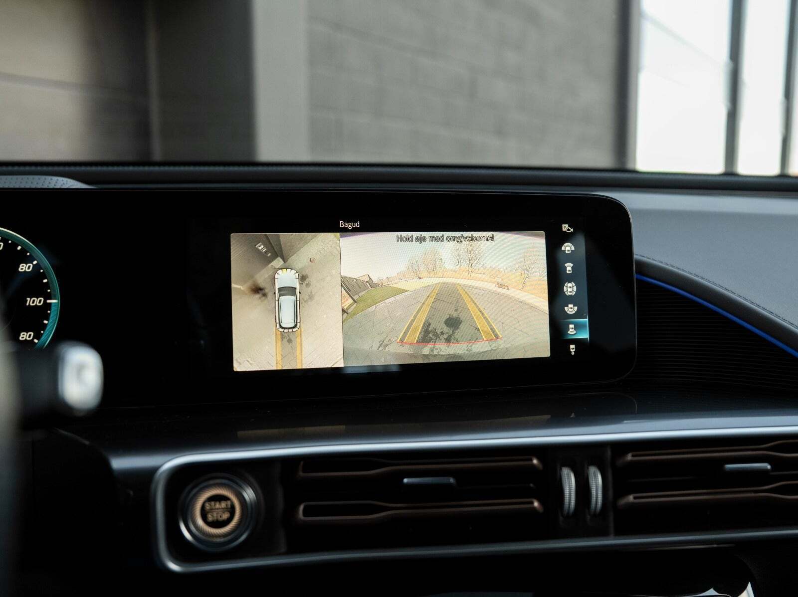 Grå Mercedes EQC400 fra 2020