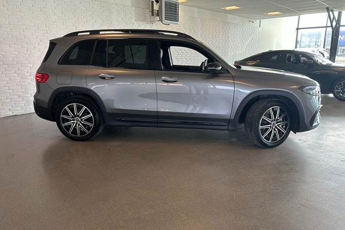 Grå Mercedes EQB250+ fra 2025