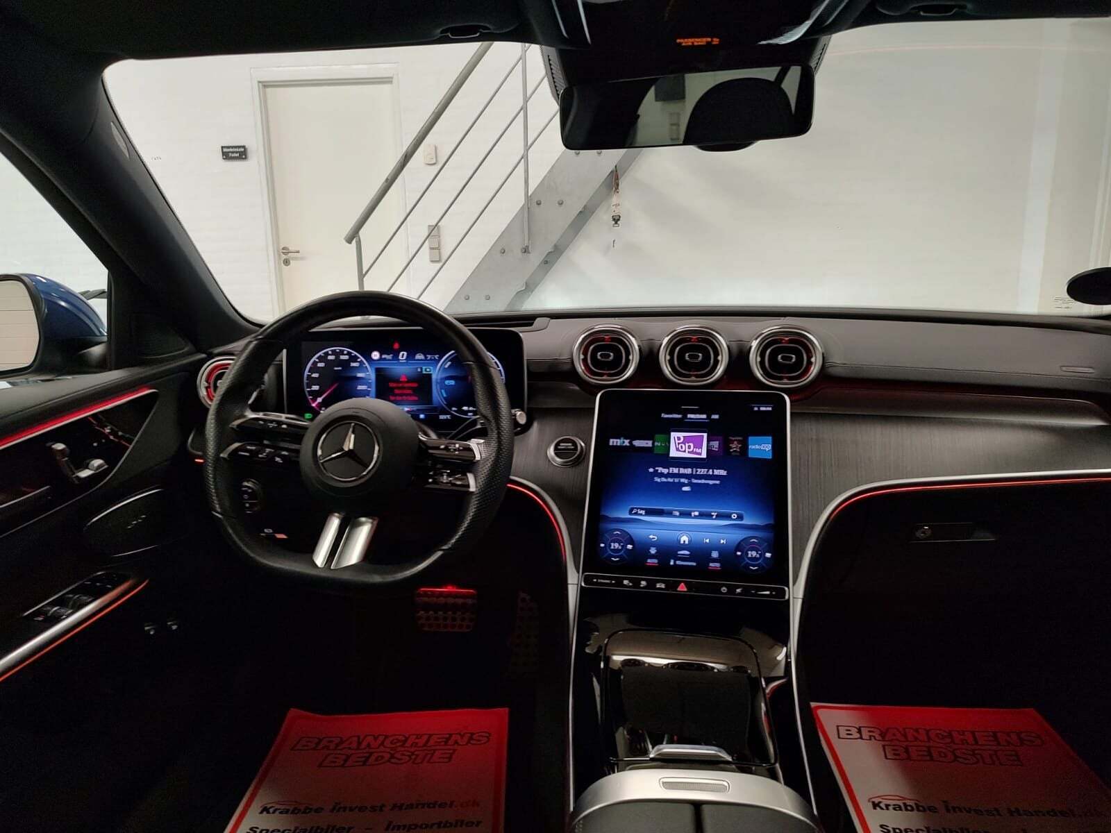 Blå Mercedes C300 e fra 2023