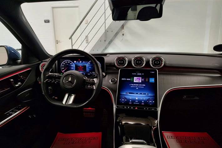 Blå Mercedes C300 e fra 2023