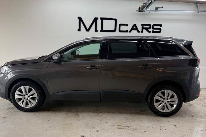Grå Peugeot 5008 fra 2018