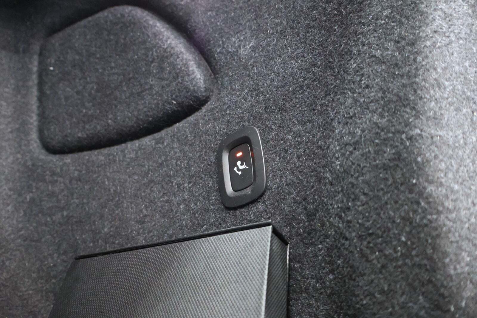 Sort Volvo XC40 fra 2024